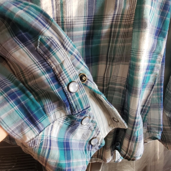 Guess Plaid button up - Picture 4 of 4